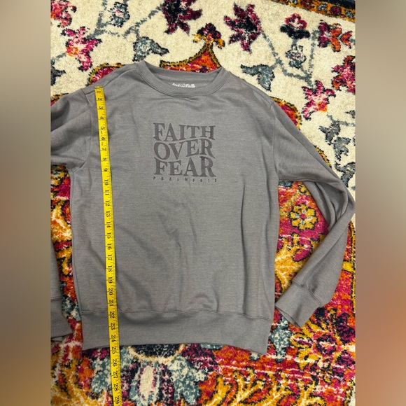 Faith over fear crewneck sweatshirt - Picture 5 of 5